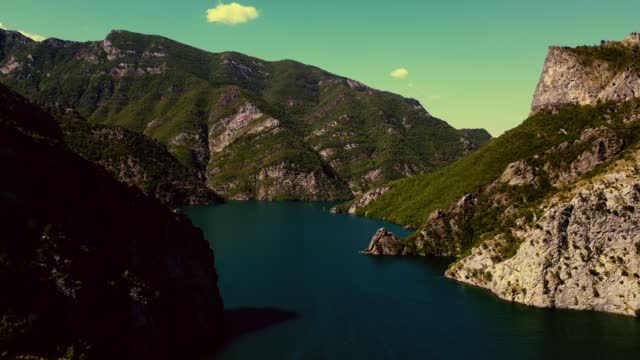 Vintage Lake 1 Alt
