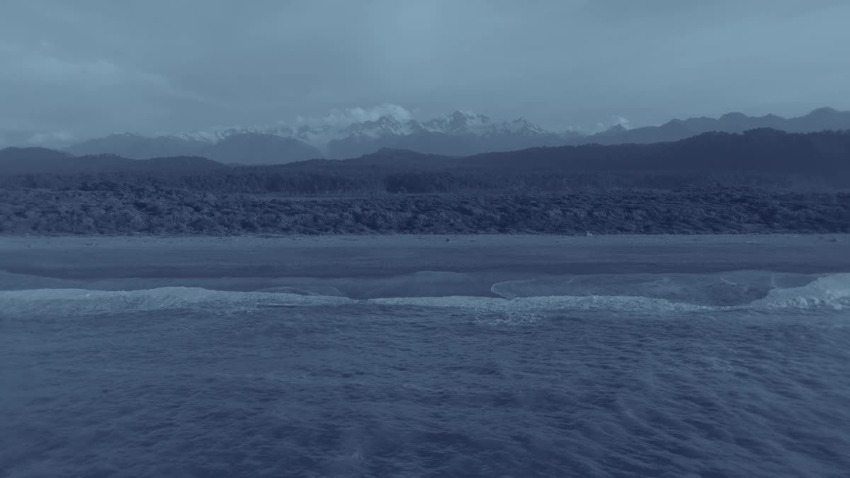 Gillespies Beach 4 alt Still