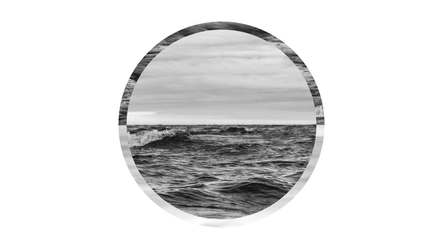 Monochrome Circle Ocean 02